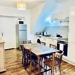 Appartement Pinede - 2 Chambres - Centre Ville